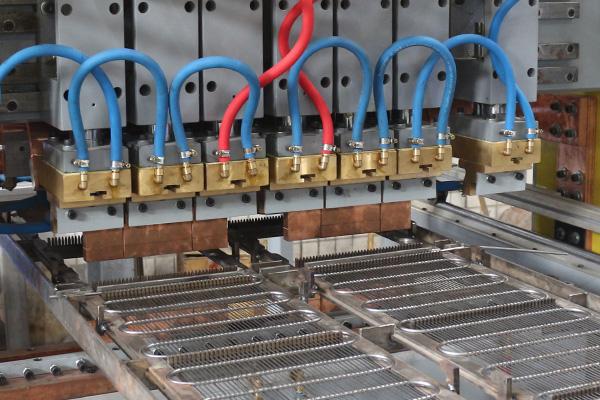 Μηχανή γραμμής παραγωγής συμπυκνωτή σωλήνων ψυγείου, μηχανή συγκόλλησης και κάμψης 4