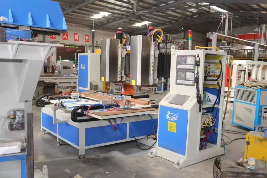 Επτά 7Axis Cnc Spot συγκόλληση μηχανή διπλές κεφαλές αυτόματο φύλλο μετάλλου για Squat Rack