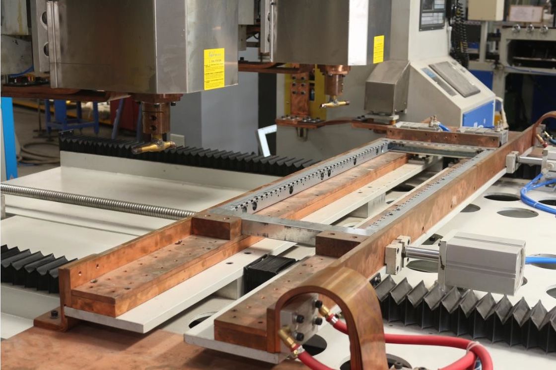 Hwashi Ασφάλεια Ατσάλινο φύλλο Πλακέτα πόρτας Πολυ-σημείο αυτόματο κινητό τύπο σημείο συγκόλληση μηχανή